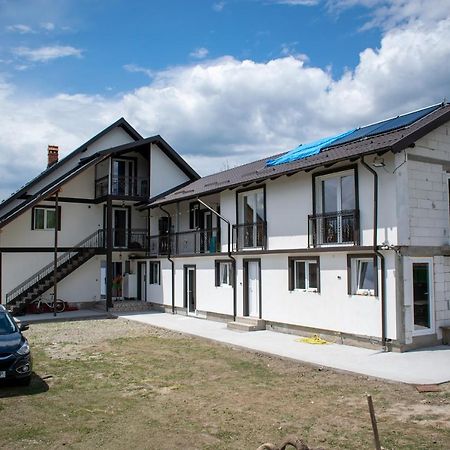 Отель Casa Nevada Куртя-де-Арджеш Экстерьер фото