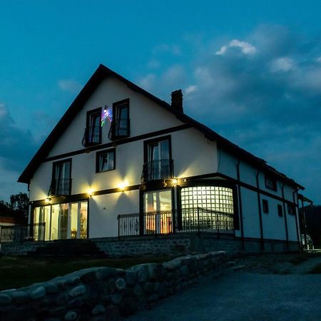 Отель Casa Nevada Куртя-де-Арджеш Экстерьер фото