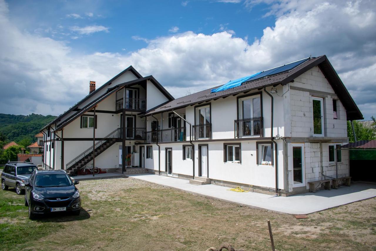 Отель Casa Nevada Куртя-де-Арджеш Экстерьер фото
