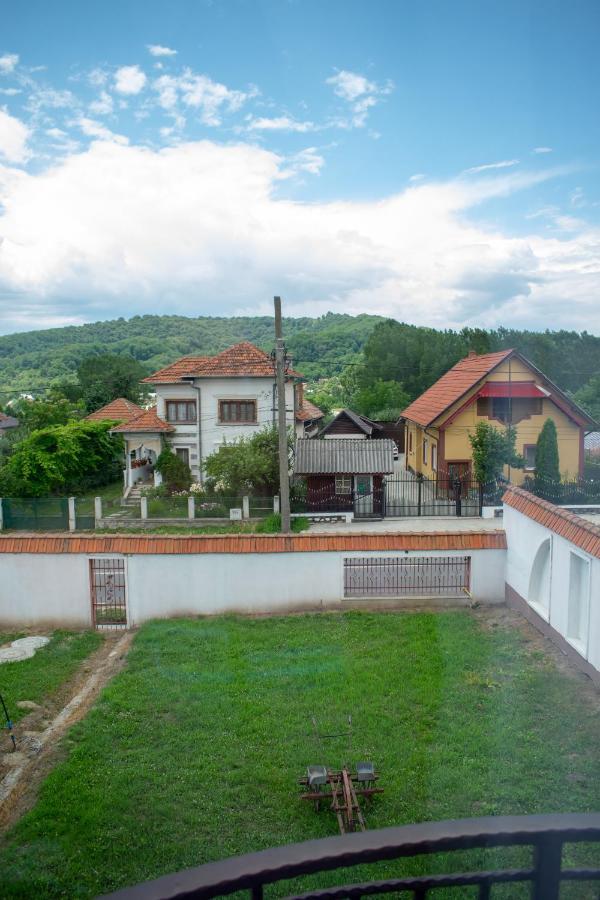 Отель Casa Nevada Куртя-де-Арджеш Экстерьер фото